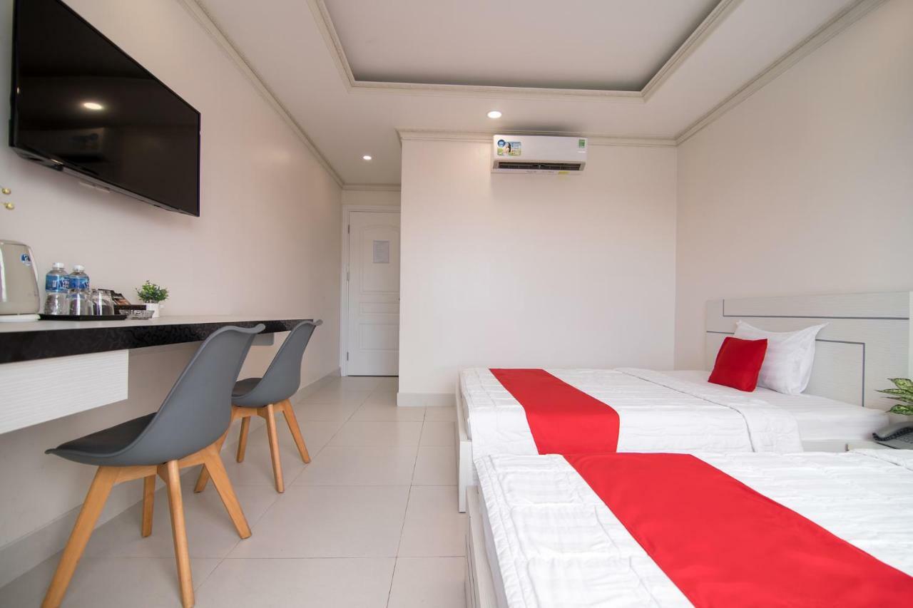 Bin Bin Hotel 4 - Near Sunrise City D7 Ho Chi Minh City Exterior photo