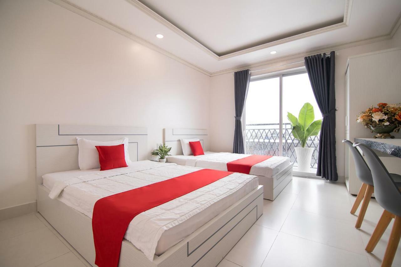 Bin Bin Hotel 4 - Near Sunrise City D7 Ho Chi Minh City Exterior photo
